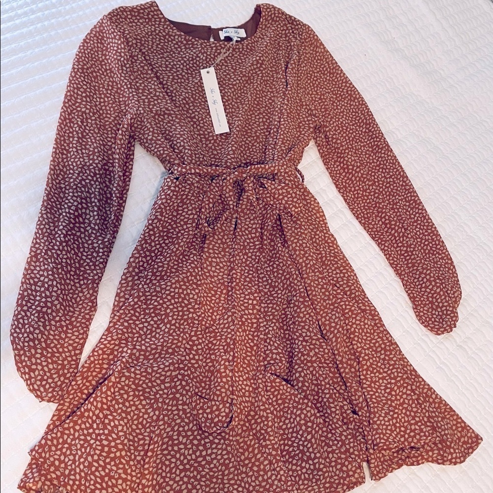 {NWT} Vici Beautiful dress size Large. Multicolored